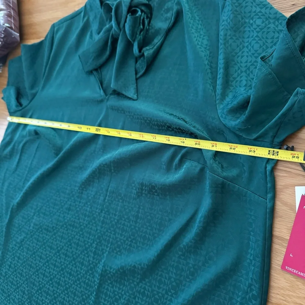 VINCE CAMUTO SHORT SLEEVES BLOUSE TIE NECK GREEN SIZE 1X PLUS LIGHTWEIGHT‎ NEW